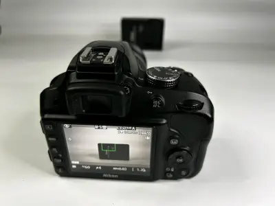 NIKON D3300 + 18-55MM | 7.400 disparos | SemiNueva - miniatura 4