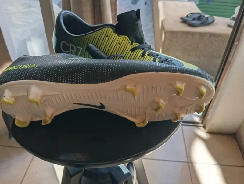 Botines de fútbol Nike Mercurial CR7 negros y amarillos - 3