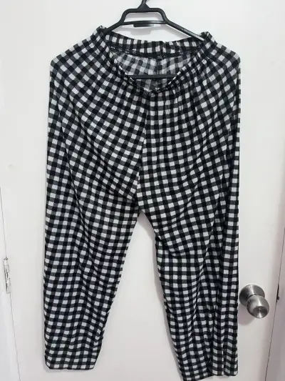 Pantalones a cuadros blanco y negro para mujer - miniatura 1