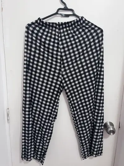 Pantalones a cuadros blanco y negro para mujer - miniatura 2