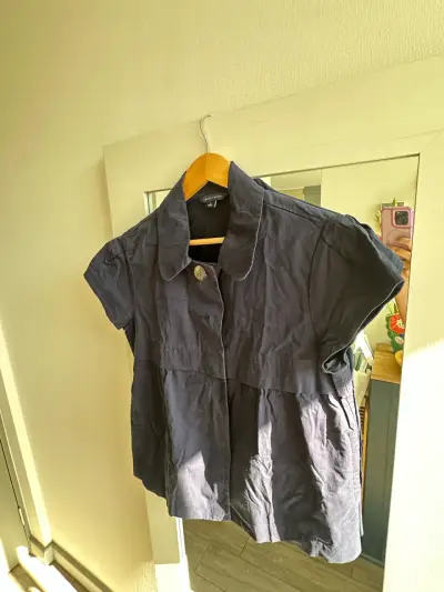 Blusa azul marino de manga corta para mujer - miniatura 2