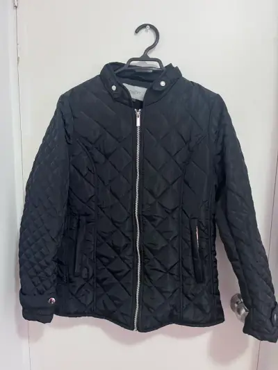 Chaqueta acolchada negra para mujer - miniatura 1