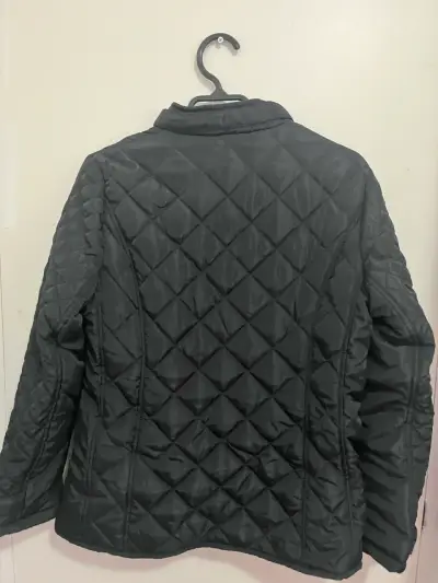 Chaqueta acolchada negra para mujer - miniatura 2