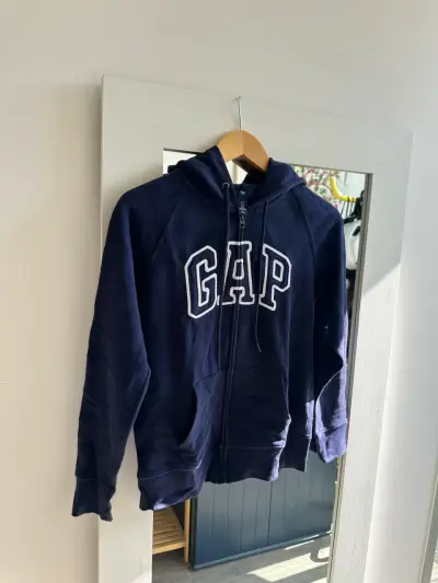 Polerón con capucha azul marino GAP para hombre - miniatura 1