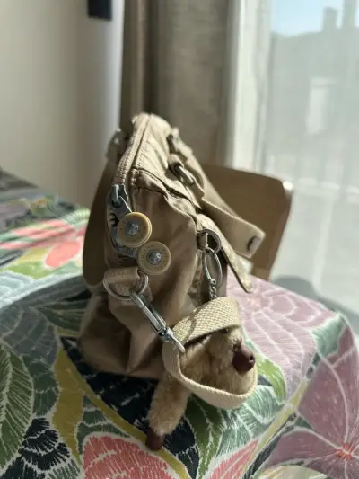 Bolso cruzado beige Kipling con llavero de mono - miniatura 5