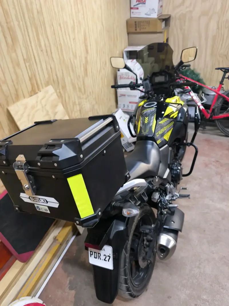 Moto Suzuki V-Strom 250 con maletero - 4