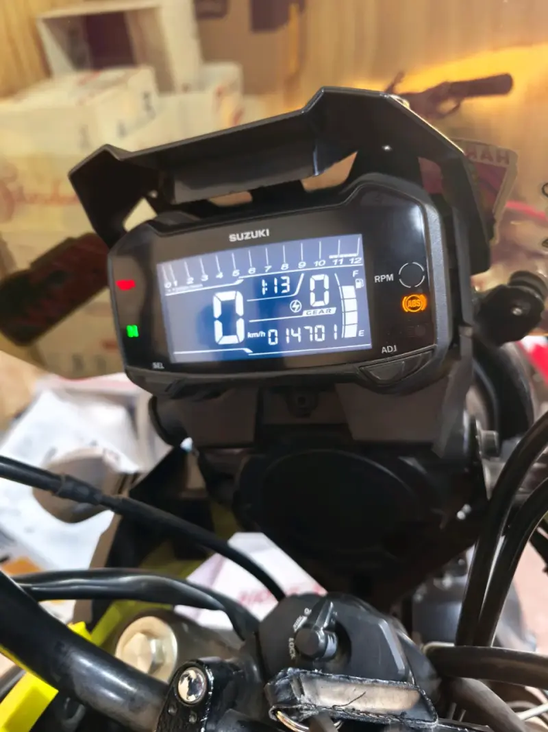 Moto Suzuki V-Strom 250 con maletero - 5
