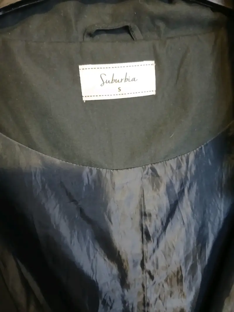 Chaqueta negra con bordados florales y de pájaro - 5
