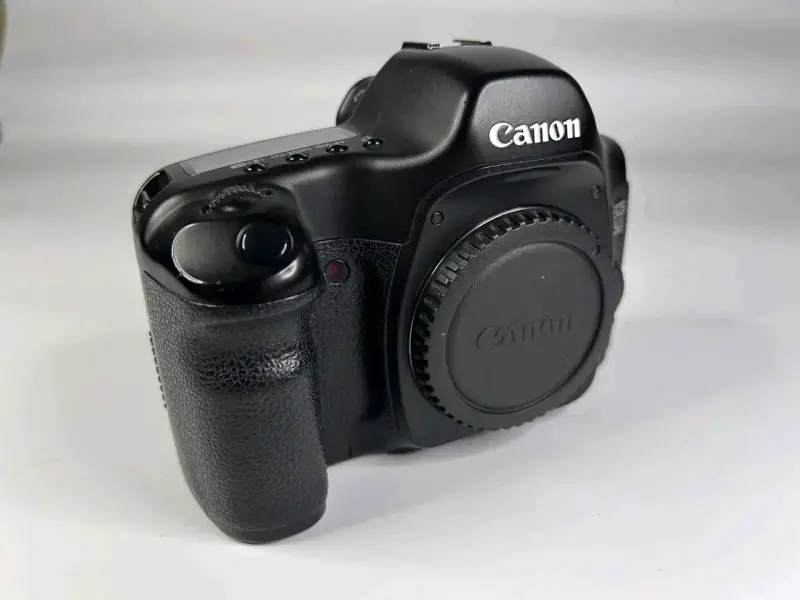 Canon 5D Mark 1 Cuerpo | 7 mil disparos - 1