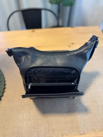 Bolso de cuero negro Fossil con bolsillo frontal - miniatura 3