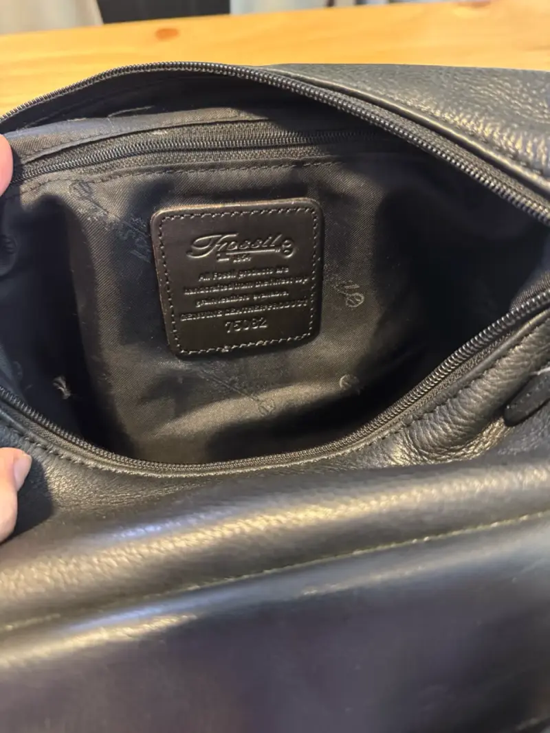 Bolso de cuero negro Fossil con bolsillo frontal - 4