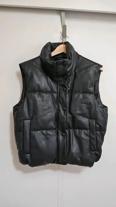 Chaqueta puffer sin mangas Zara para mujer - miniatura 5