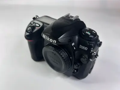Nikon D200 Cuerpo | 42.600 disparos - miniatura 1