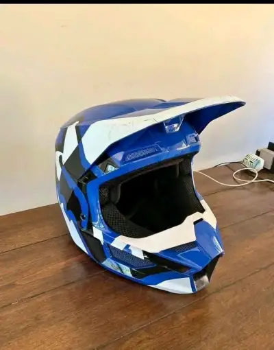 Casco de motocross azul y blanco - miniatura 1