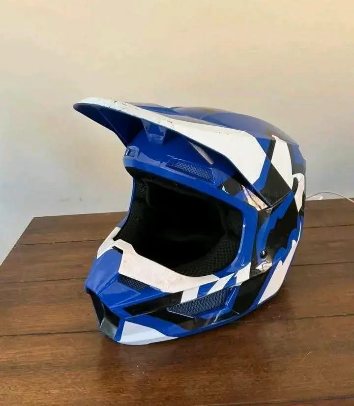 Casco de motocross azul y blanco - 3