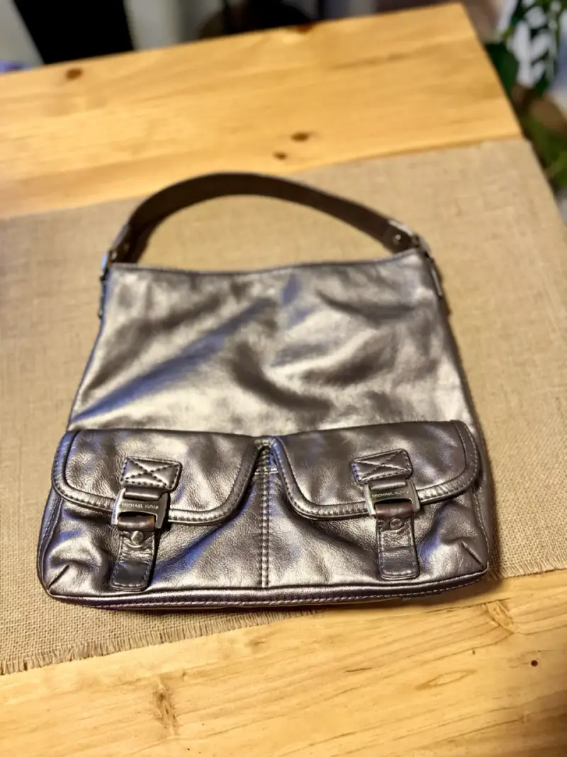 Bolso de cuero Michael Kors gris metálico - 2