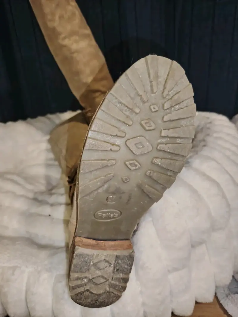 Botas de cuero gamuza beige y cremallera - 3