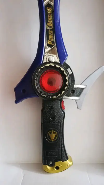 Espadas de juguete Power Rangers con detalles coloridos - miniatura 5