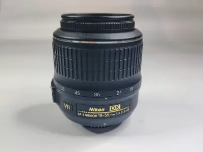 Lente Nikon DX 18-55mm VR para cámaras - miniatura 1