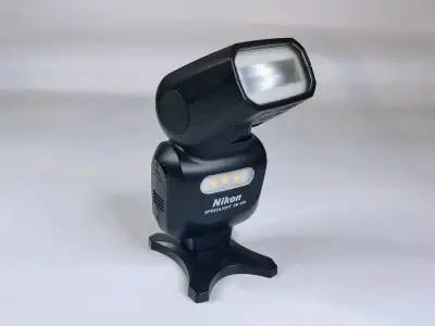 Flash Nikon Speedlight SB-500 con funda - miniatura 1