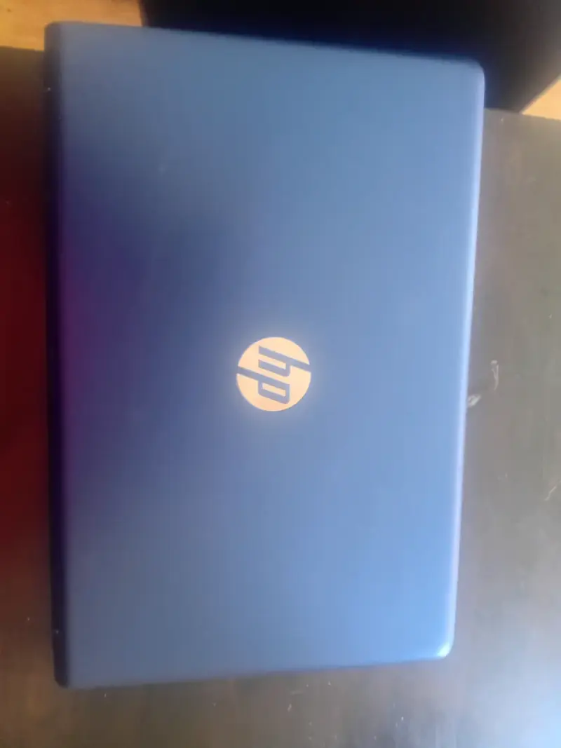 Laptop HP Pavilion con Gráficos Radeon - 1