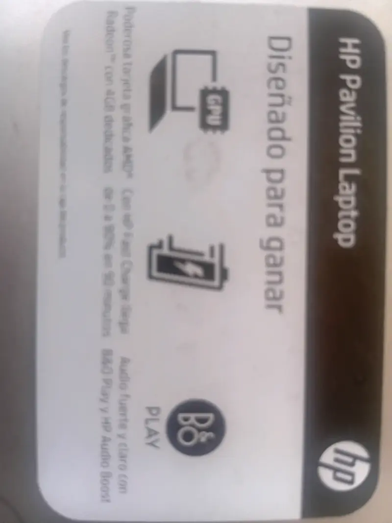 Laptop HP Pavilion con Gráficos Radeon - 6
