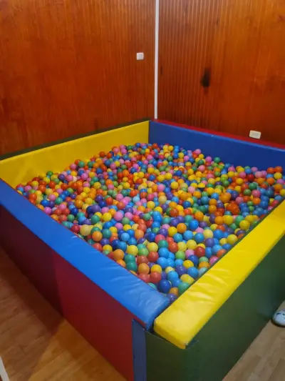 Vendo piscina de pelotas grande - miniatura 2