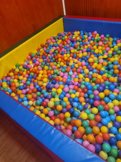 Vendo piscina de pelotas grande - miniatura 5