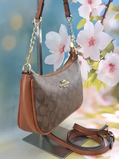 Cartera de hombro Coach marrón con cadena - miniatura 2