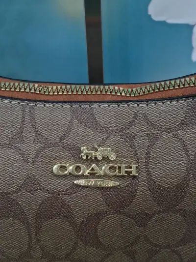 Cartera de hombro Coach marrón con cadena - miniatura 3