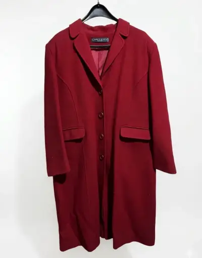 Abrigo rojo elegante para mujer Gallery - miniatura 1