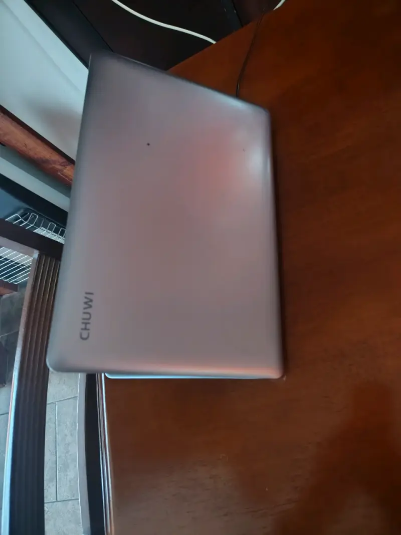 Laptop Chuwi HeroBook Pro con Intel Celeron - 3