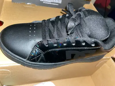 Zapatillas negras DC para mujer nuevas - miniatura 1