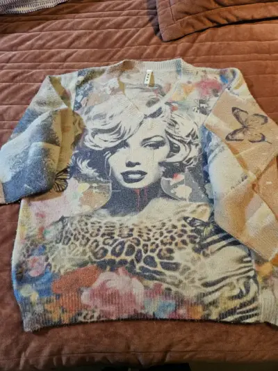 Suéter estampado con diseño artístico - miniatura 1