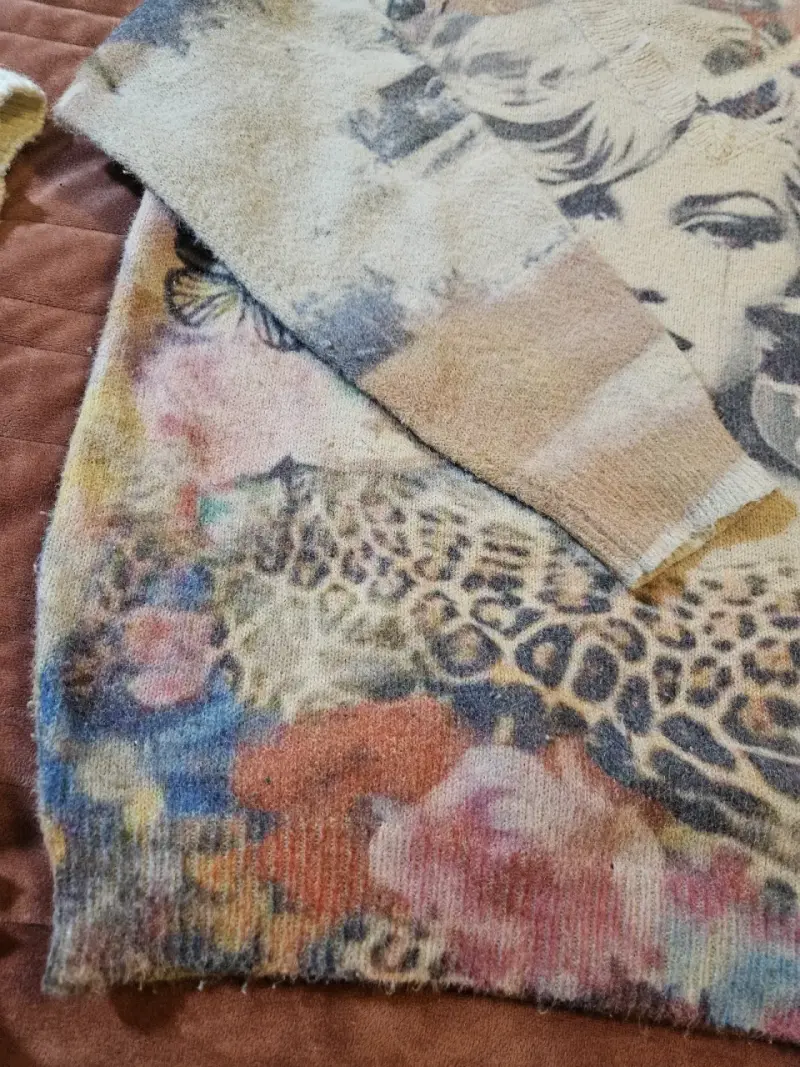 Suéter estampado con diseño artístico - 3
