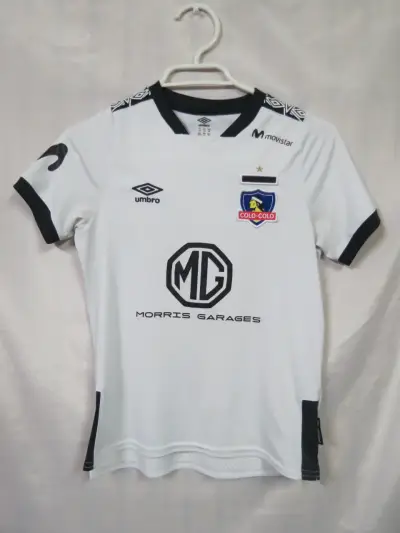 Camiseta de fútbol Colo-Colo Umbro talla 8 niño - miniatura 2