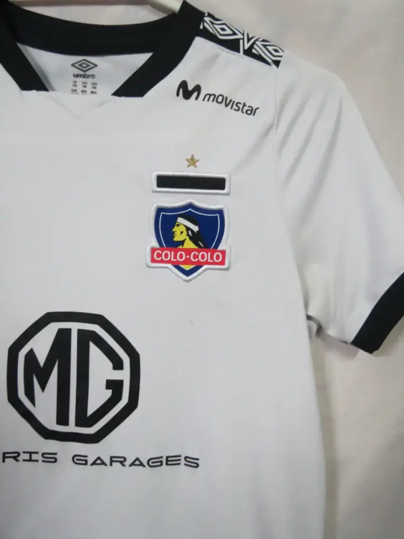 Camiseta de fútbol Colo-Colo Umbro talla 8 niño - 3