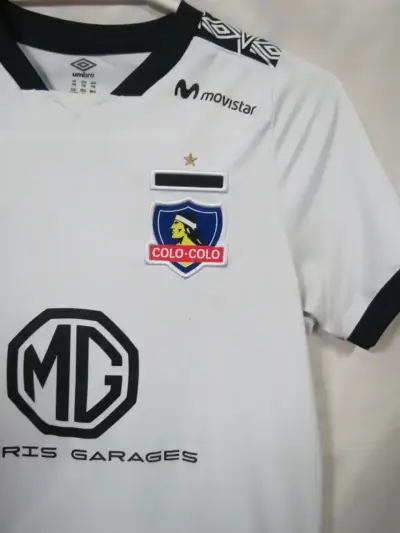 Camiseta de fútbol Colo-Colo Umbro talla 8 niño - miniatura 3
