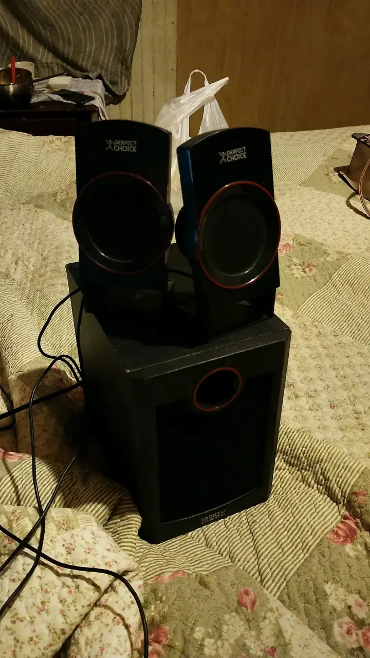 Parlantes Perfect Choice con subwoofer - 2