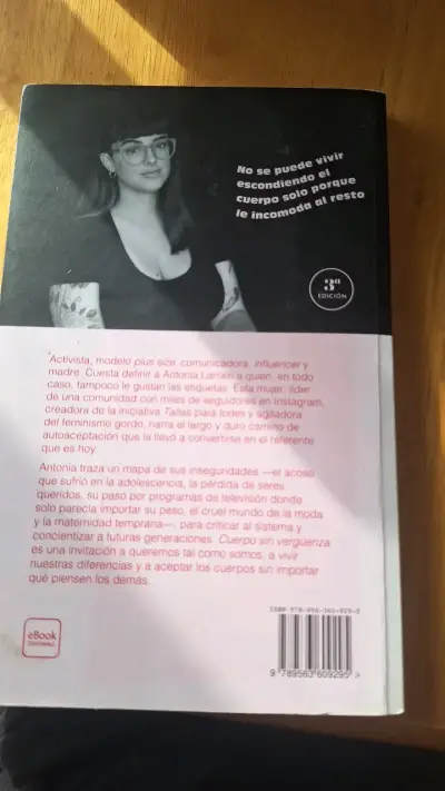 Libro 'Cuerpo Sin Vergüenza' de Antonia Larraín - miniatura 2