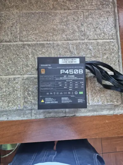 Fuente de Poder Gigabyte P450B 450W 80 Plus Bronze - miniatura 1