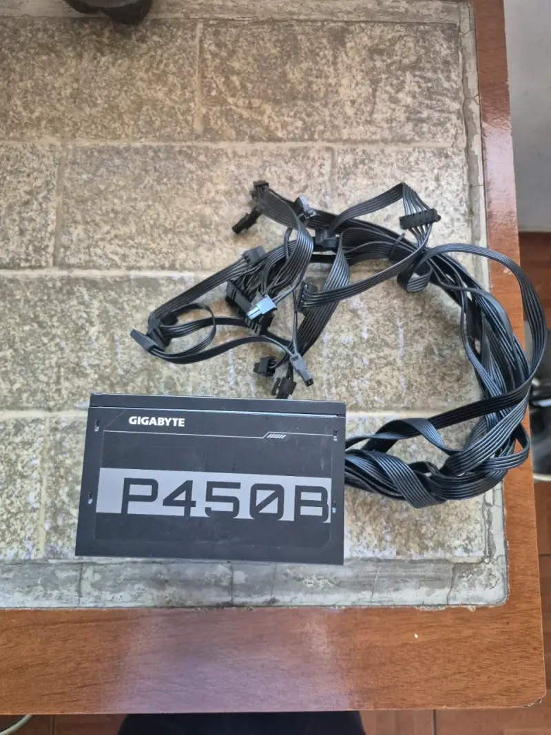 Fuente de Poder Gigabyte P450B 450W 80 Plus Bronze - 2