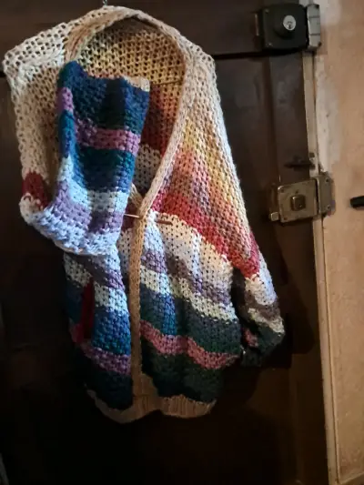 Chaleco tejido a crochet multicolor - miniatura 1
