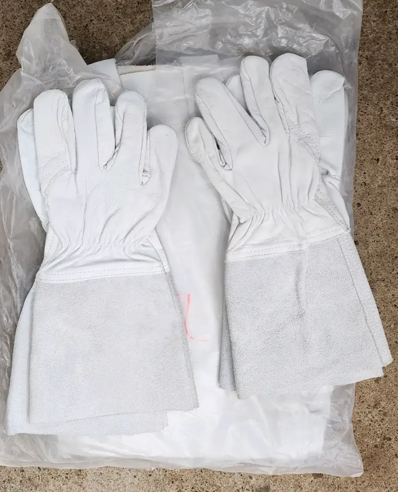 Traje de protección de cuero con guantes - 2