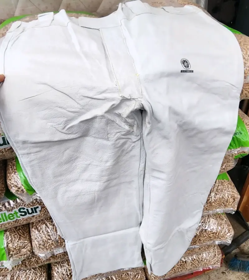 Traje de protección de cuero con guantes - 3