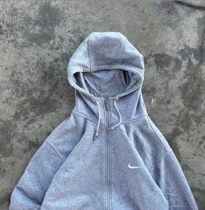 Polerón con capucha gris Nike para hombre - miniatura 2
