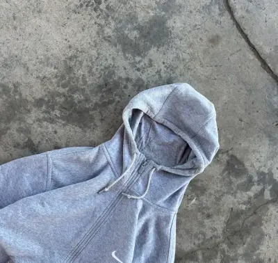 Polerón con capucha gris Nike para hombre - miniatura 3