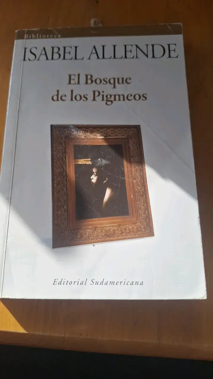 Libro El Bosque de los Pigmeos de Isabel Allende - 1