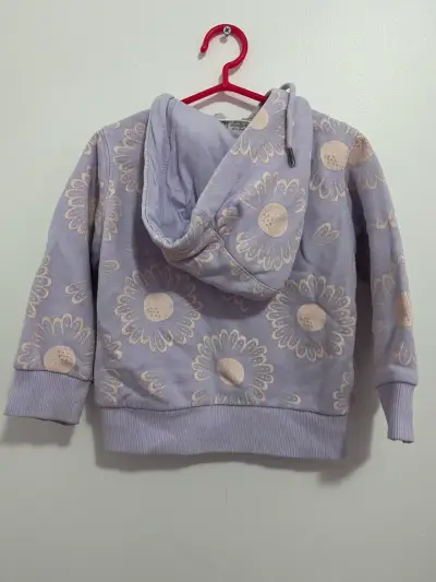 Polerón infantil con capucha y diseño floral - miniatura 2