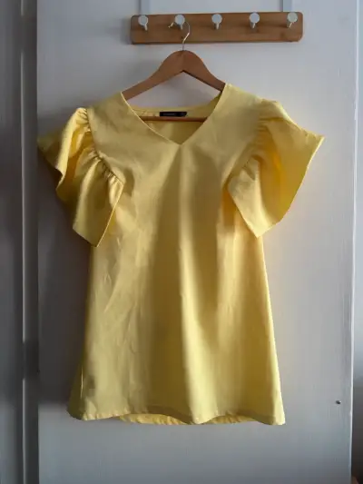 Vestido amarillo con mangas abullonadas Boohoo - miniatura 1